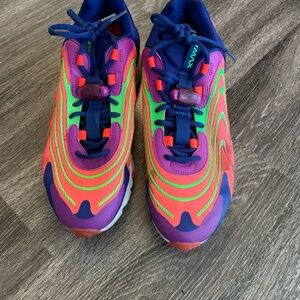 Nike Air Max 270 React Raspberry Ripple